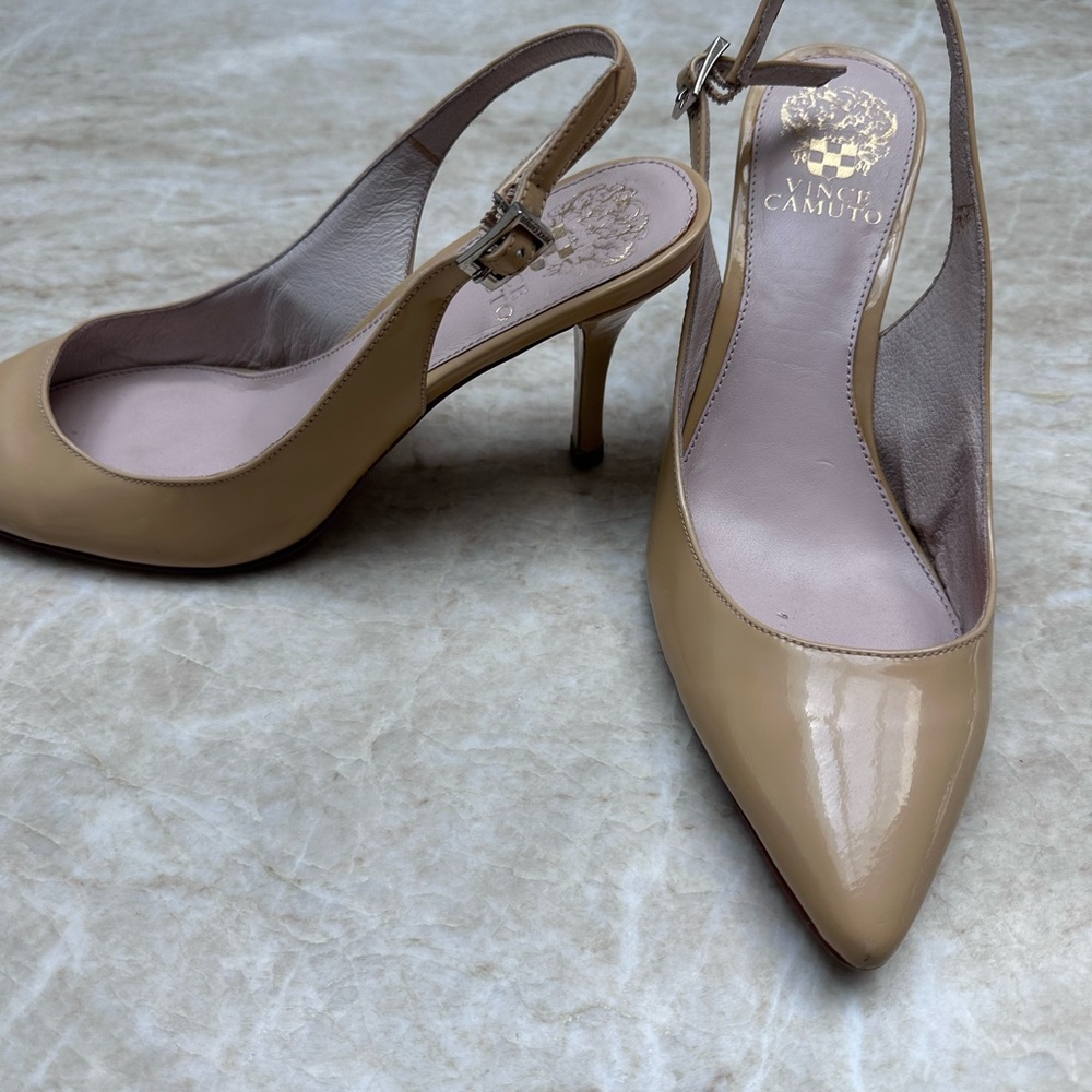 Vince Camuto Beige Patent Pointy toe sling back pumps. Size 8W